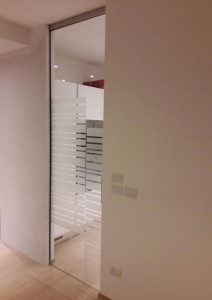 porta vetro scorrevole a scomparsa senza finiture esterne capace di scomparire completamente nella parete vetra srl pordenone udine treviso vetrate artistiche syntesis (13)   